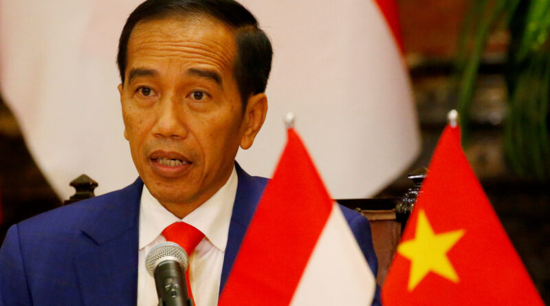 FILE PHOTO: Indonesian President Joko Widodo reads his statement following a signing ceremony at the Presidential Palace in Hanoi, Vietnam September 11, 2018. Bullit Marquez/Pool via REUTERS